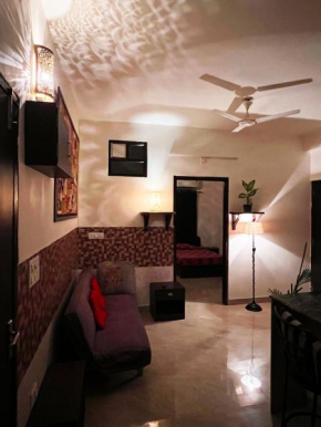 TicAna Large 1Bedroom Living Kitchen with AC , fiber wifi Rooftop garden lake view